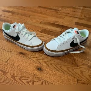 COPY - Nike court legacy